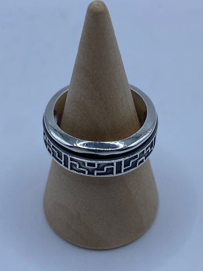  Banda spinner plata 925 con greca geométrica densa en relieve oxidado negro y riel pulido, artesanal Taxco