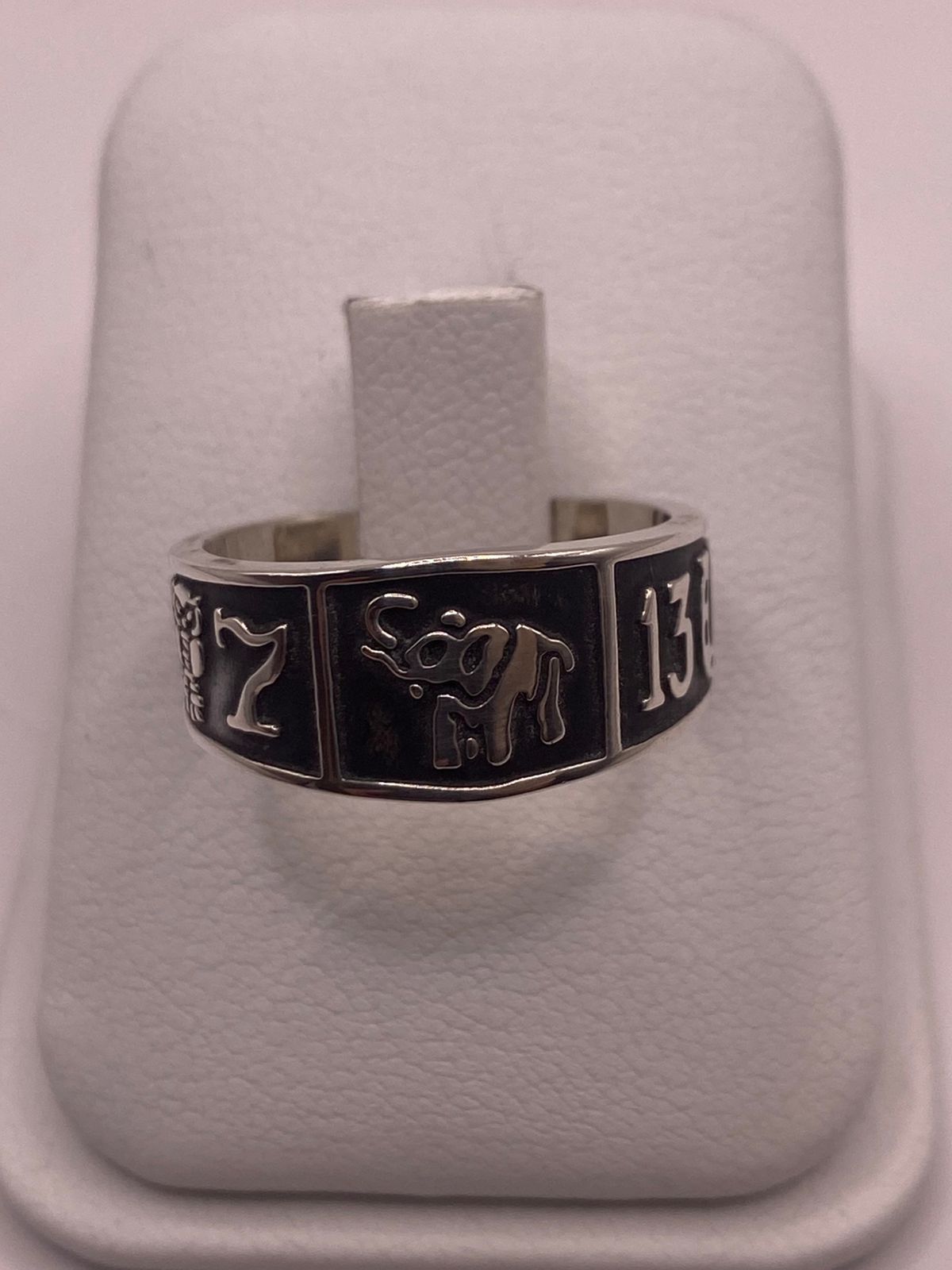 Anillo de Plata 925 con Elefante Simbólico y Diseño Artesanal, vista frontal
