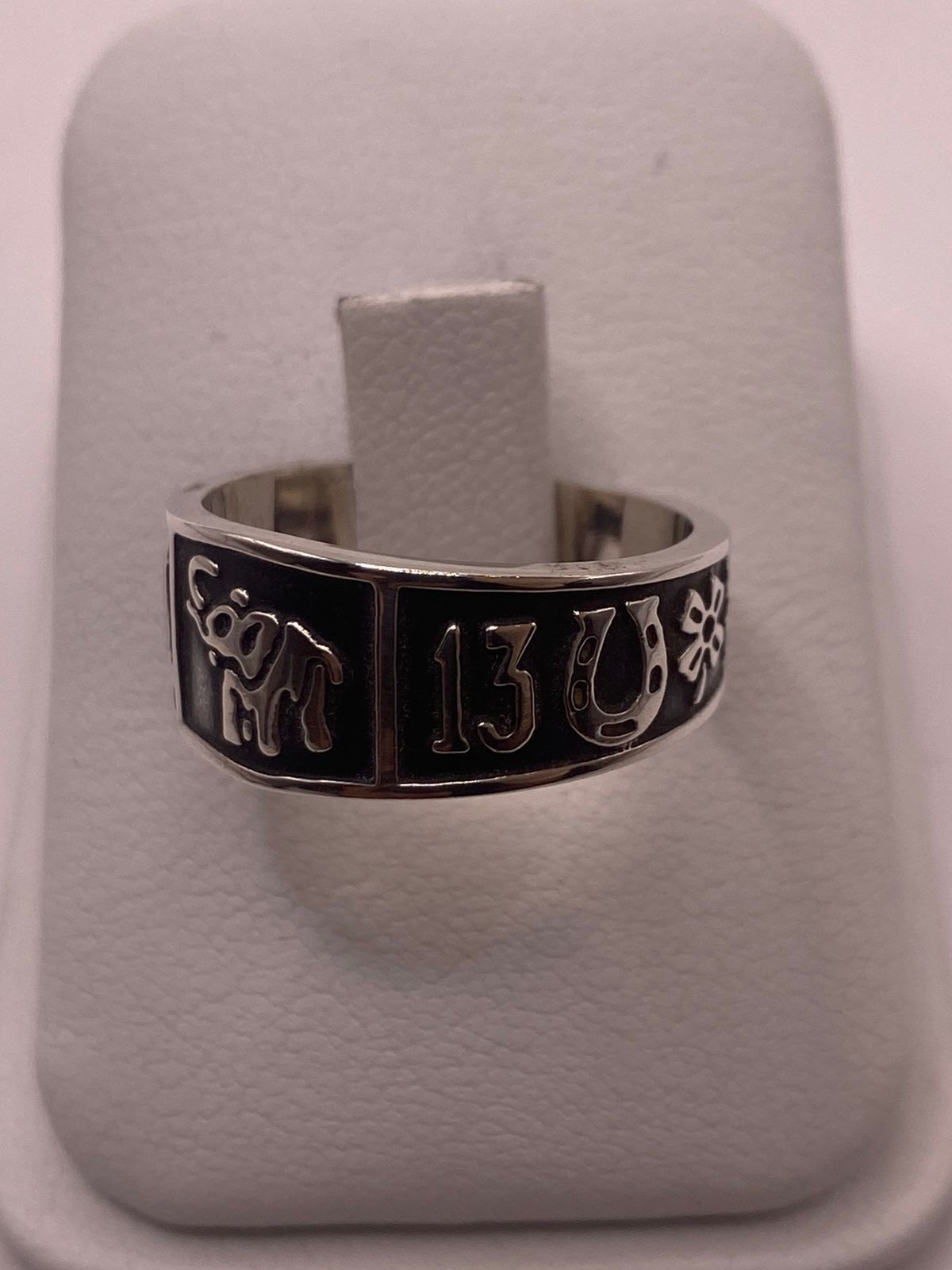 Anillo de Plata 925 con Elefante Simbólico y Diseño Artesanal, vista lateral