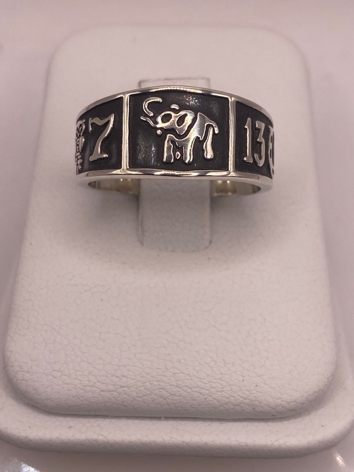 Anillo de Plata 925 con Elefante Simbólico y Diseño Artesanal — vista lateral