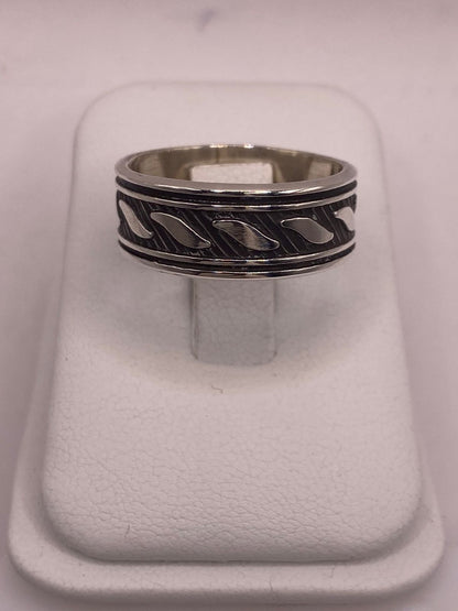 Anillo de Plata 925 con Grabado Geométrico Inclinado y Fondo Oscuro, sello de autenticidad Plata Ley .925