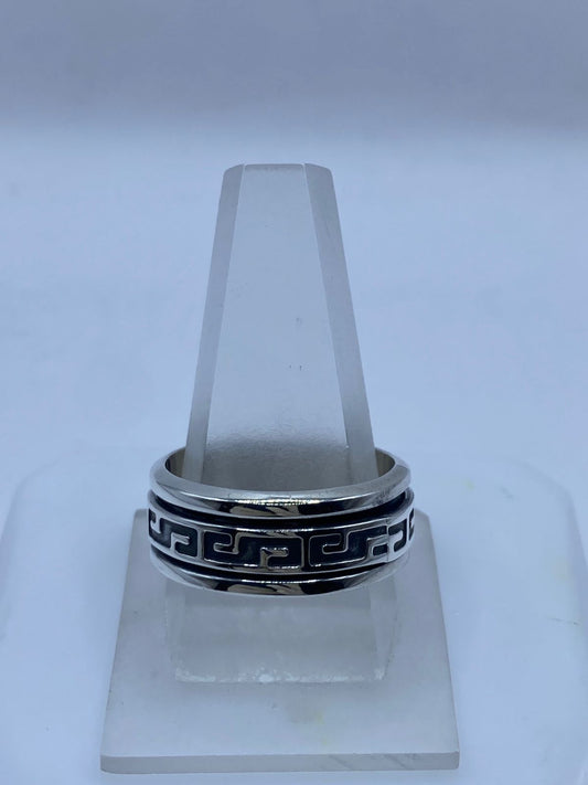 Anillo de Plata 925 con Greca Clásica — vista lateral