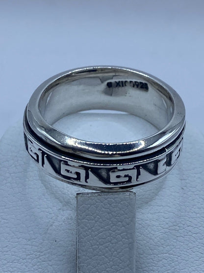 Sello .925 en el interior de anillo spinner con greca grabada, plata artesanal hecha en Taxco Guerrero