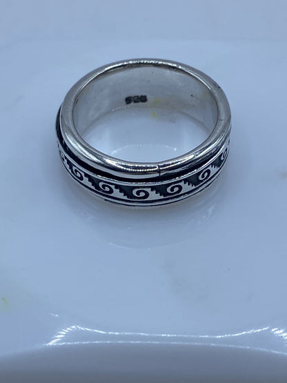 Sello .925 grabado en el interior del anillo de plata artesanal hecho a mano en Taxco, México 