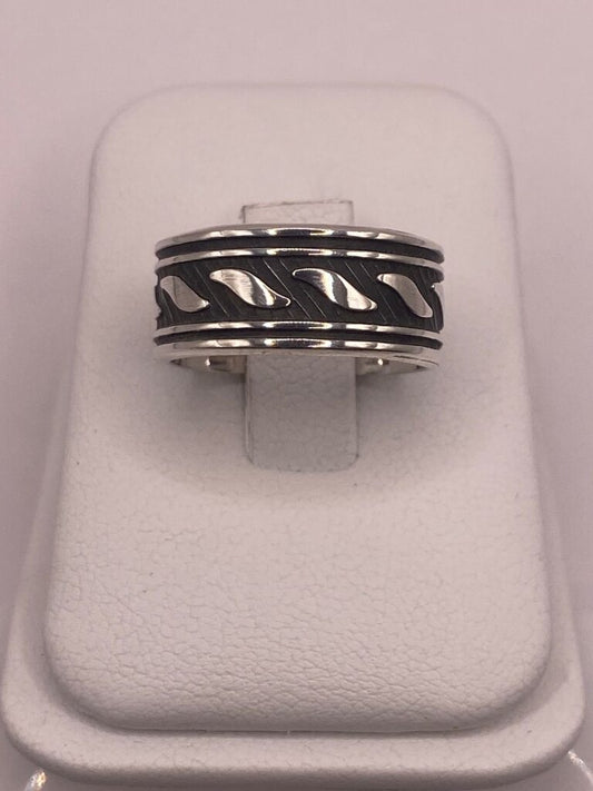 Anillo de Plata 925 con Motivos Ondulados y Diseño Atemporal, vista frontal