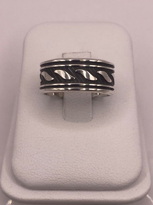 Anillo de Plata 925 con Motivos Ondulados y Diseño Atemporal — vista lateral