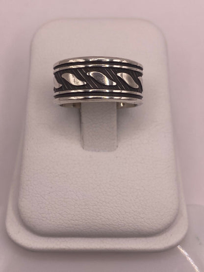 Anillo de Plata Esterlina 925 con Motivos Ondulados Pulido — vista lateral