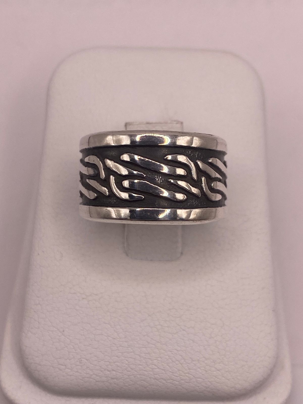 Anillo de Plata 925 con Motivos Orgánicos y Diseño Artesanal, vista frontal