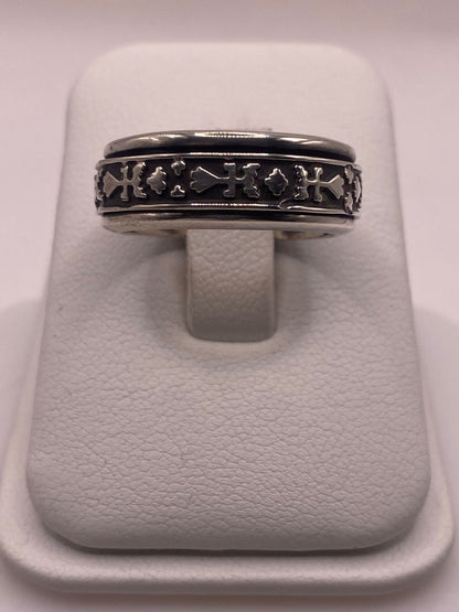 Anillo de Plata 925 con Motivos Simbólicos Grabados y Acabado Oxidado, sello de autenticidad Plata Ley .925