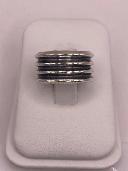 Anillo de Plata 925 con Múltiples Canales en Contraste Oscuro, sello de autenticidad Plata Ley .925