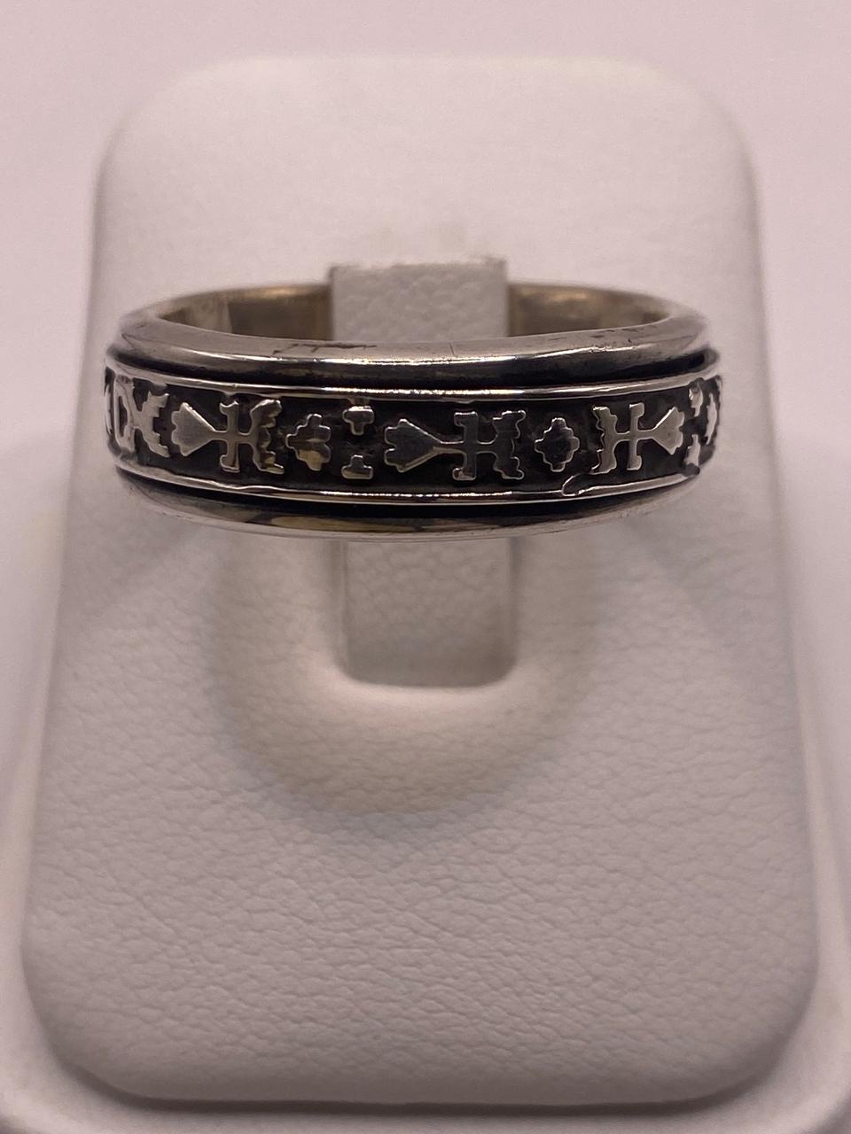 Anillo de Plata 925 con Símbolos Grabados y Acabado Oxidado — vista lateral