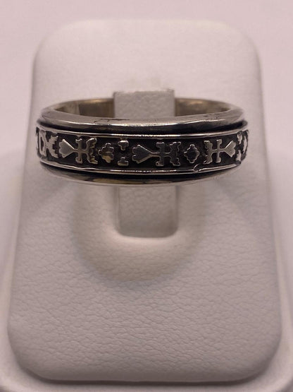 Anillo de Plata 925 con Símbolos Grabados y Acabado Oxidado — vista lateral