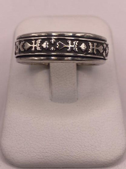 Anillo de Plata 925 con Símbolos Grabados y Acabado Oxidado, vista frontal