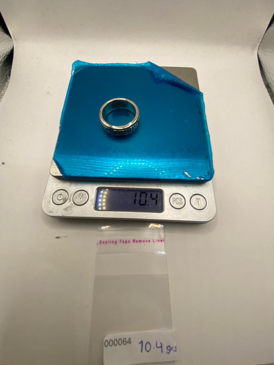 Anillo de Plata 925 con Símbolos Grabados y Acabado Oxidado, peso en gramos (báscula)