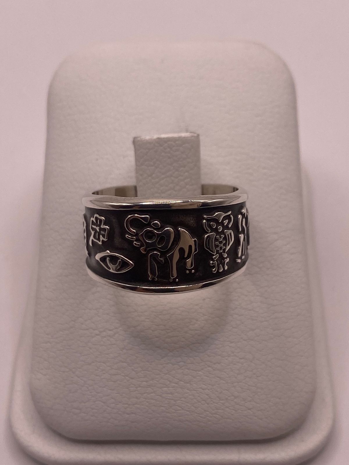 Anillo de Plata 925 con Símbolos Místicos y Diseño Artesanal — vista lateral
