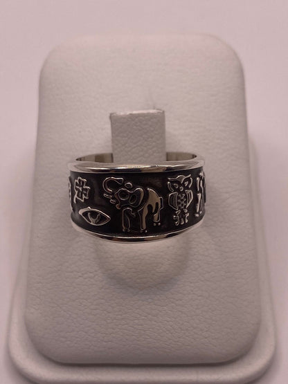 Anillo de Plata 925 con Símbolos Místicos y Diseño Artesanal — vista lateral