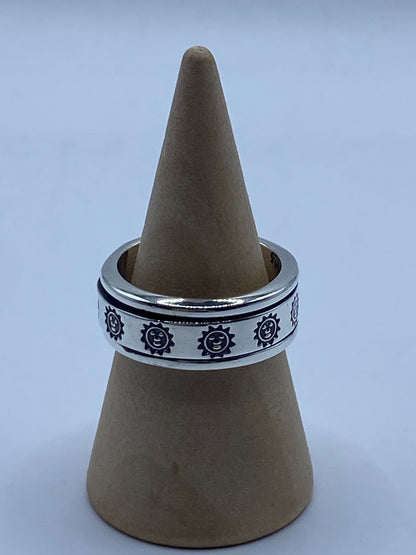  Anillo de Plata 925 con Símbolos de Sol — vista lateral