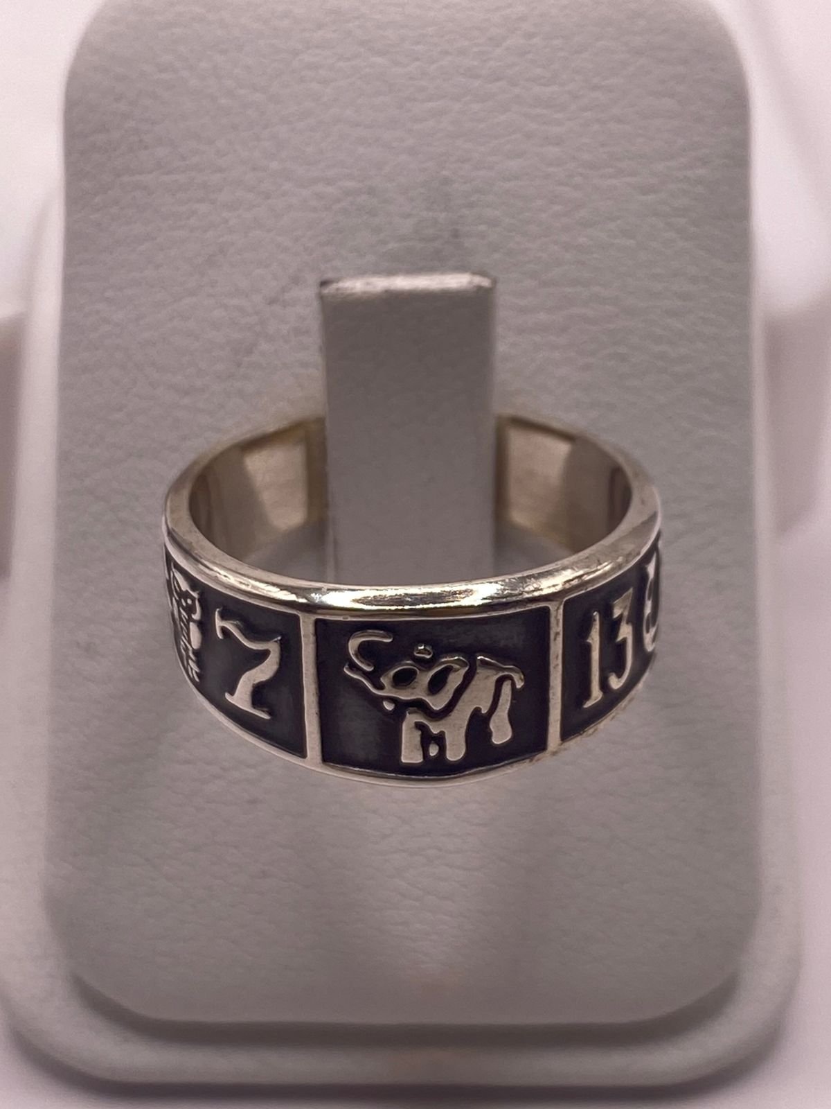 Anillo de Plata 925 con Símbolos de la Suerte – Trébol, Herradura y Número 13, sello de autenticidad Plata Ley .925