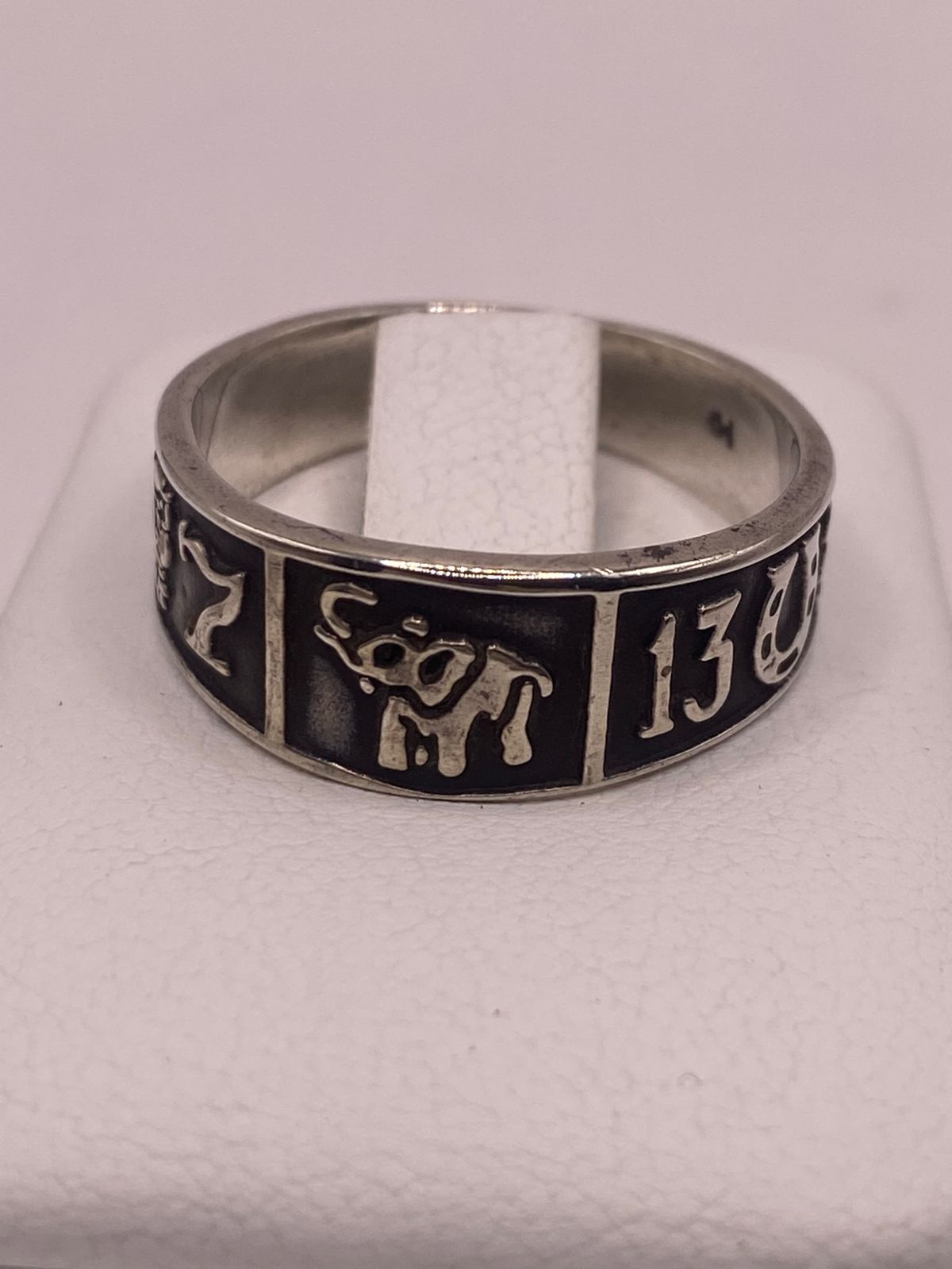 Anillo de Plata 925 con Símbolos de la Suerte – Trébol, Herradura y Número 13, sello de autenticidad Plata Ley .925