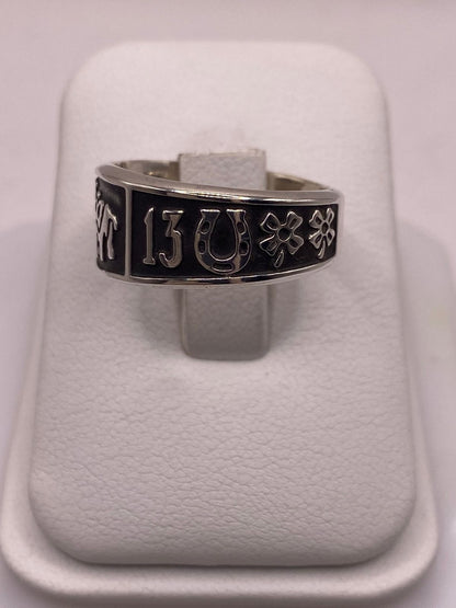 Anillo de Plata 925 con Símbolos de la Suerte y Acabado Oscuro, vista lateral