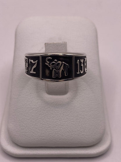 Anillo de Plata 925 con Símbolos de la Suerte y Acabado Oscuro, sello de autenticidad Plata Ley .925