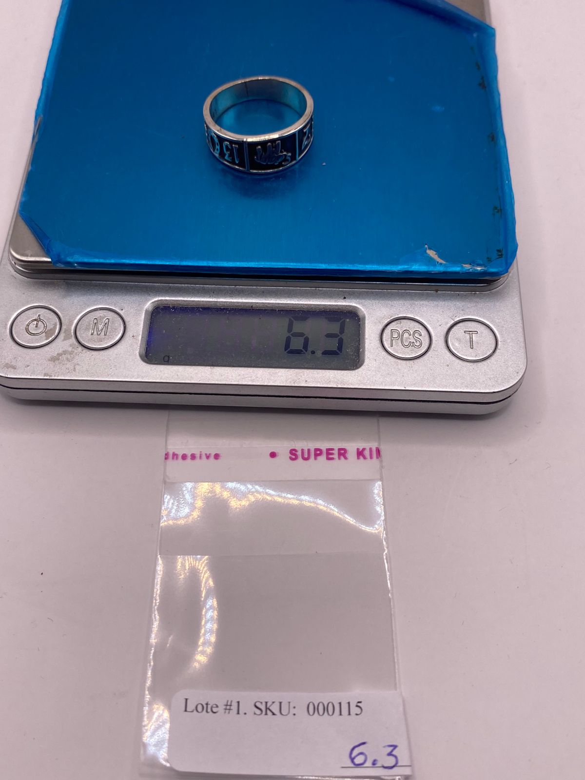 Anillo de Plata 925 con Símbolos de la Suerte y Acabado Oscuro, peso en gramos (báscula)