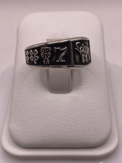 Anillo de Plata 925 con Símbolos de la Suerte y Acabado Oscuro, vista frontal
