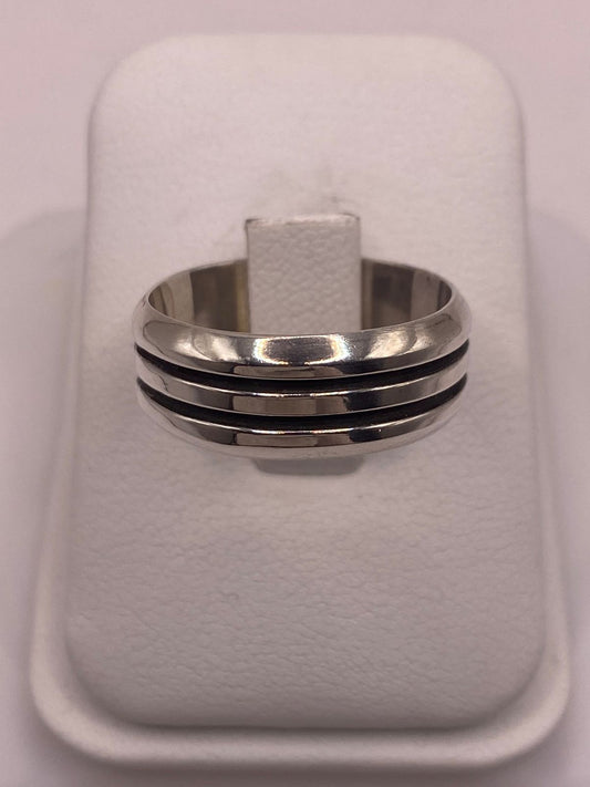 Anillo de Plata 925 con Triple Línea Central en Contraste — vista lateral