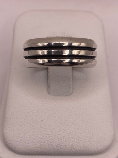 Anillo de Plata 925 con Triple Línea Central en Contraste, vista frontal