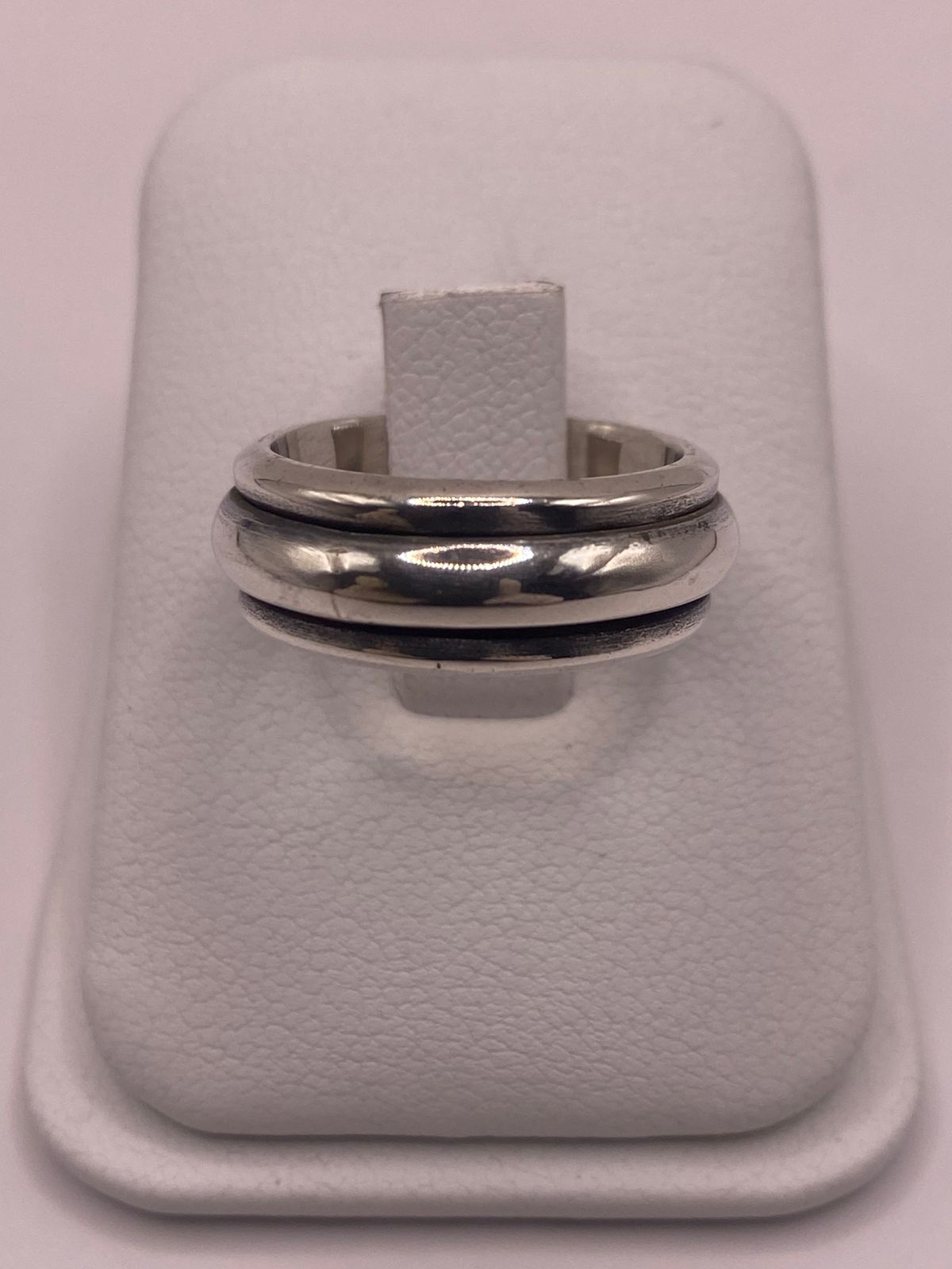 Anillo de Plata 925 de Diseño Minimalista con Doble Banda — ángulo diagonal
