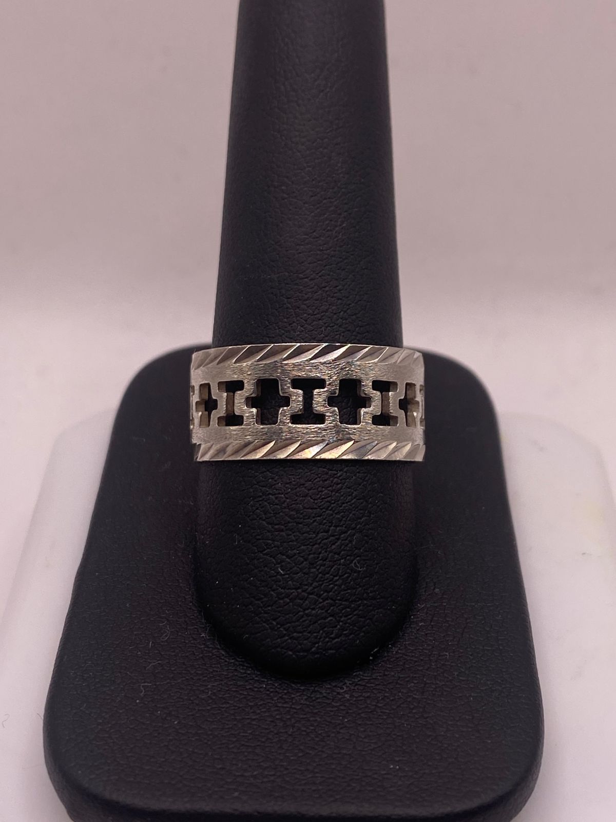 Anillo de Plata Esterlina 925 con Cruces Caladas, sello de autenticidad Plata Ley .925