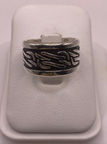 Anillo de Plata Esterlina 925 con Diseño Orgánico en Relieve y Acabado Oxidado, sello de autenticidad Plata Ley .925