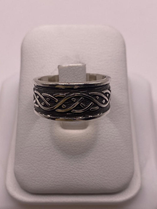 Anillo de Plata Esterlina 925 con Diseño Trenzado Estilo Celta y Acabado Oxidado — vista lateral