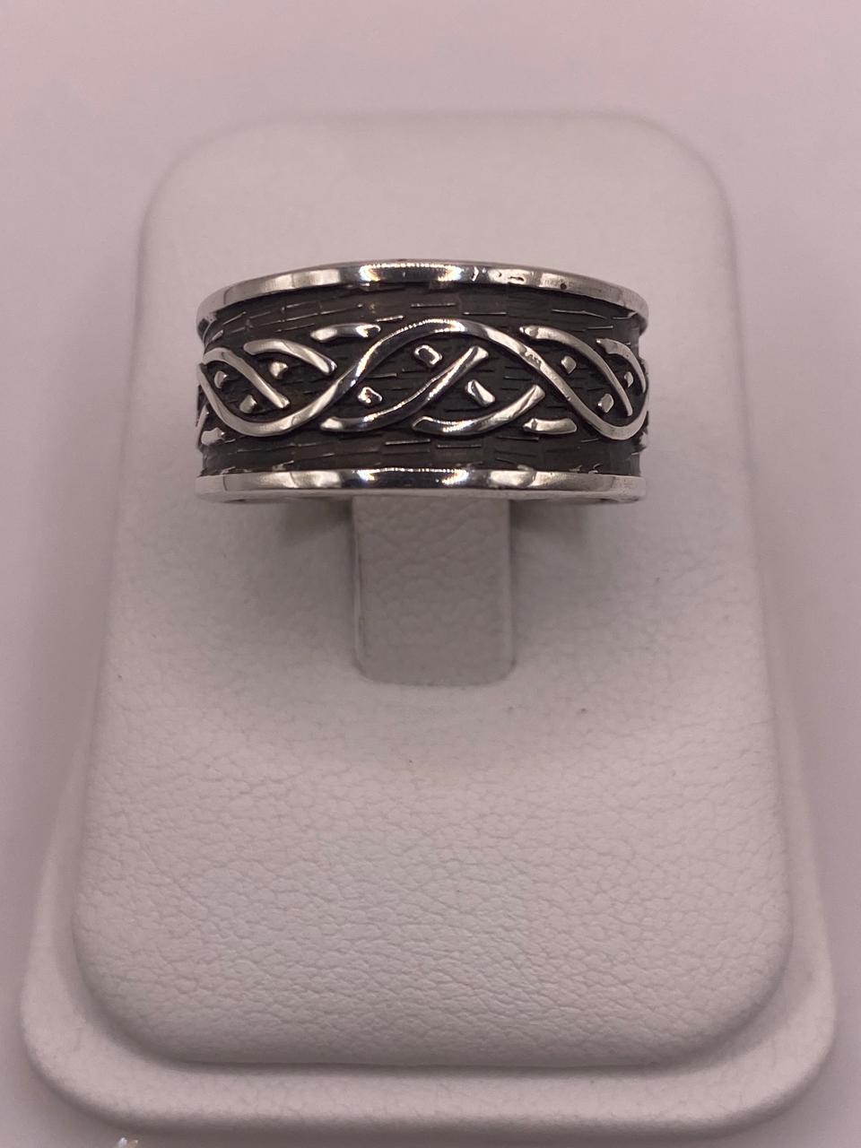Anillo de Plata Esterlina 925 con Diseño Trenzado Estilo Celta y Acabado Oxidado, vista frontal