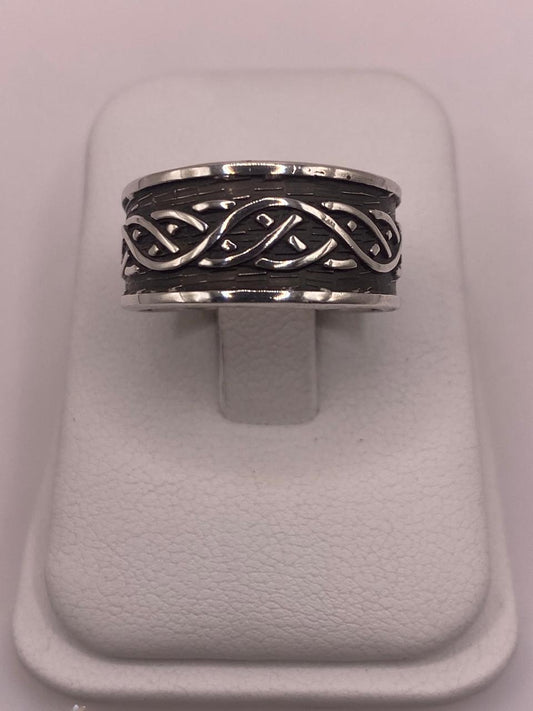 Anillo de Plata Esterlina 925 con Diseño Trenzado Estilo Celta y Acabado Oxidado, vista frontal