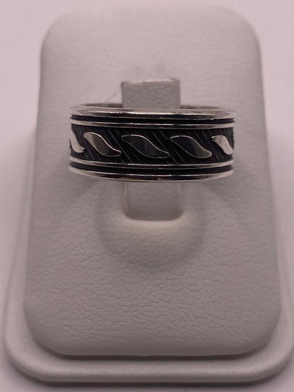 Anillo de Plata Esterlina 925 con Motivo de Hojas y Acabado Oxidado, vista lateral