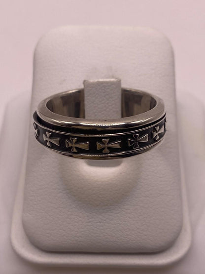 Anillo de Plata Esterlina 925 con Motivos de Cruces y Acabado Oxidado — vista lateral