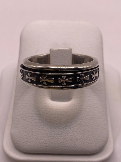 Anillo de Plata Esterlina 925 con Motivos de Cruces y Acabado Oxidado, sello de autenticidad Plata Ley .925
