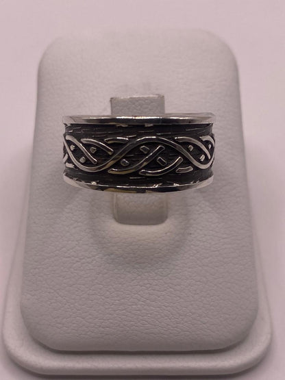 Anillo de Plata Esterlina 925 con Nudo Celta y Acabado Oxidado, sello de autenticidad Plata Ley .925