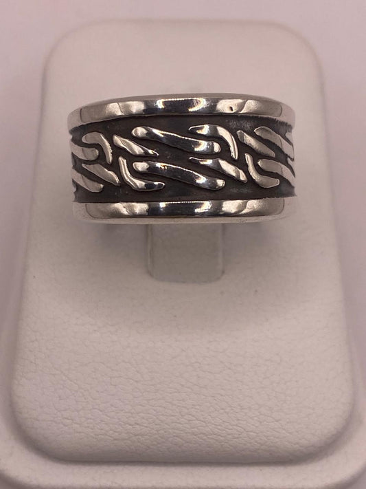 Anillo de Plata Esterlina 925 con Patrón Orgánico en Relieve y Acabado Oxidado — vista lateral