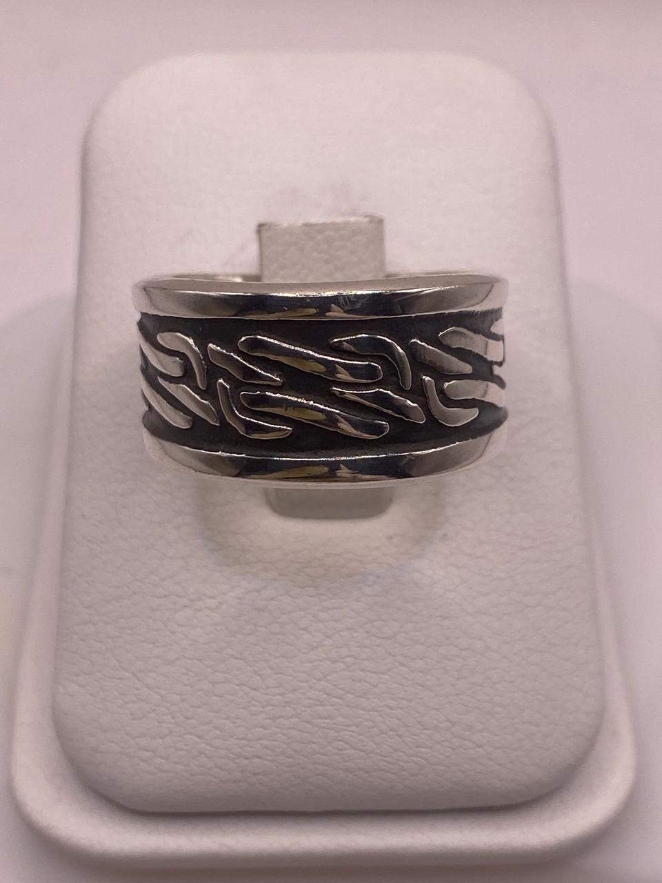 Anillo de Plata Esterlina 925 con Patrón Orgánico en Relieve y Acabado Oxidado, sello de autenticidad Plata Ley .925