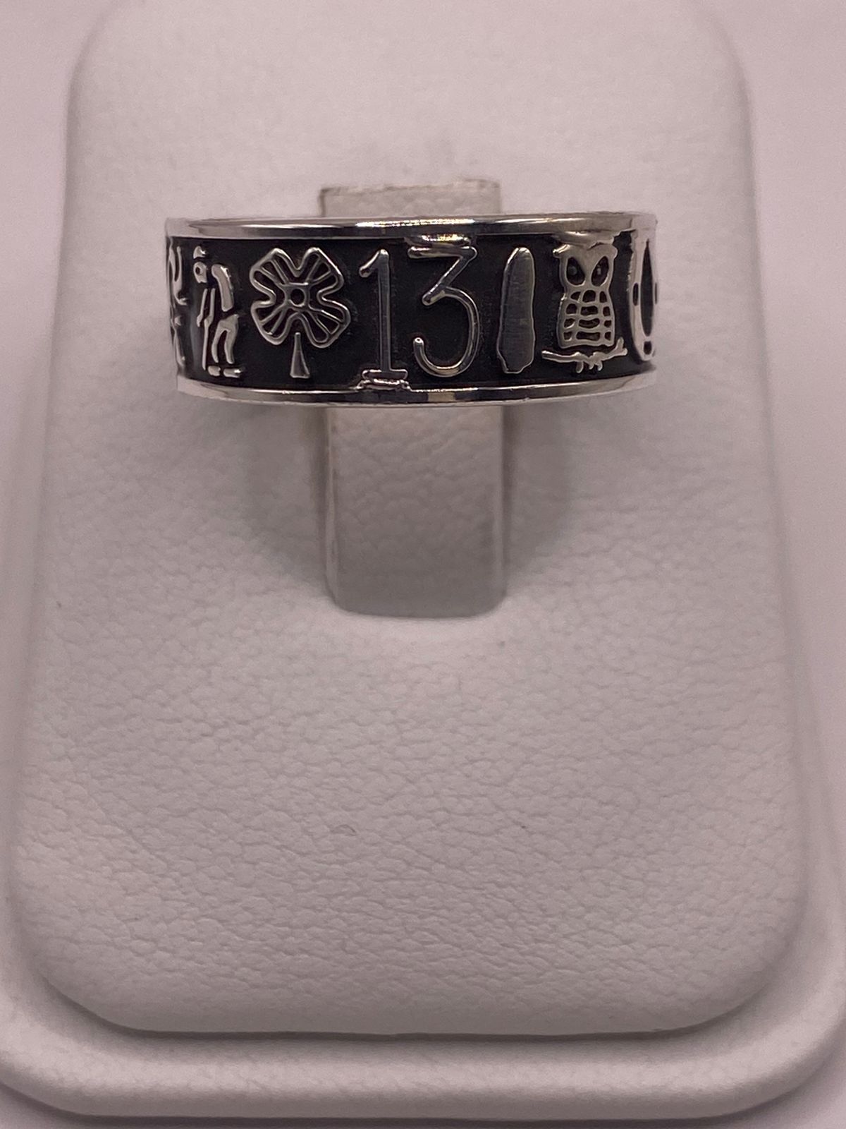 Anillo de la Suerte en Plata 925 con Símbolos, vista frontal
