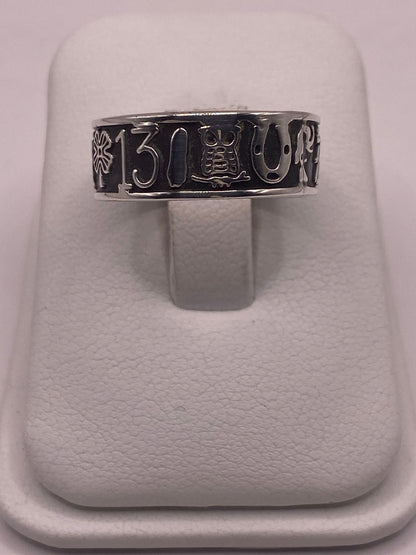 Anillo de la Suerte en Plata 925 con Símbolos, vista lateral