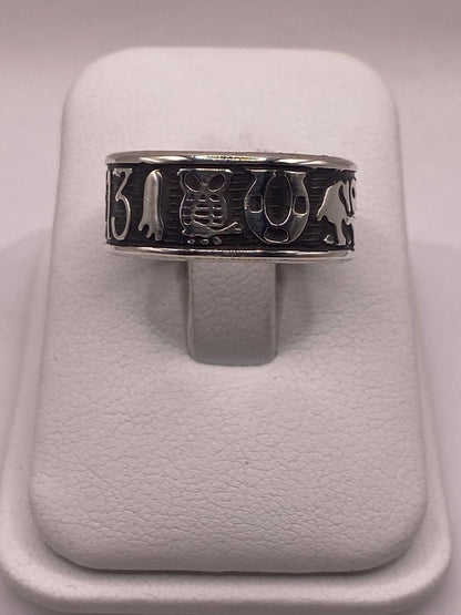 Anillo de la Suerte en Plata 925 con Símbolos, vista frontal