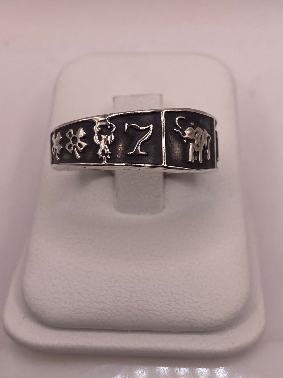 Anillo de Plata 925 con Elefante y Números de la Suerte, vista frontal