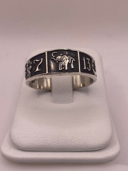 Anillo de Plata 925 con Elefante y Números de la Suerte — vista lateral