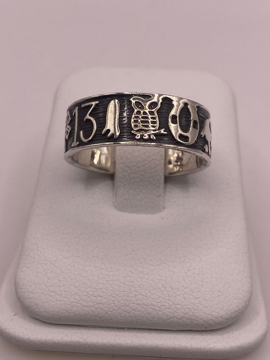 Anillo de Plata 925 con Símbolos de la Suerte — ángulo diagonal