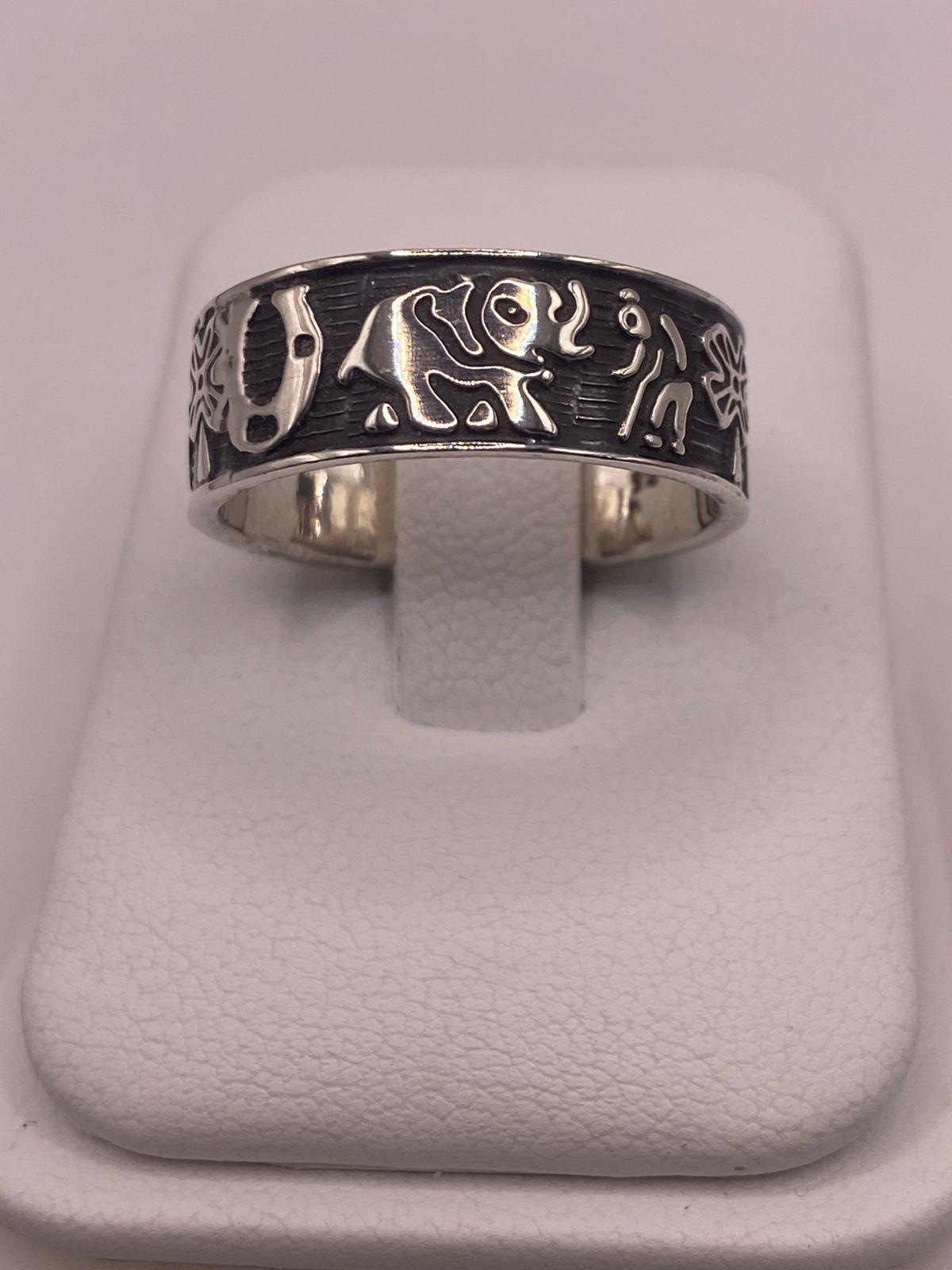 Anillo de Plata 925 con Símbolos de la Suerte, vista frontal