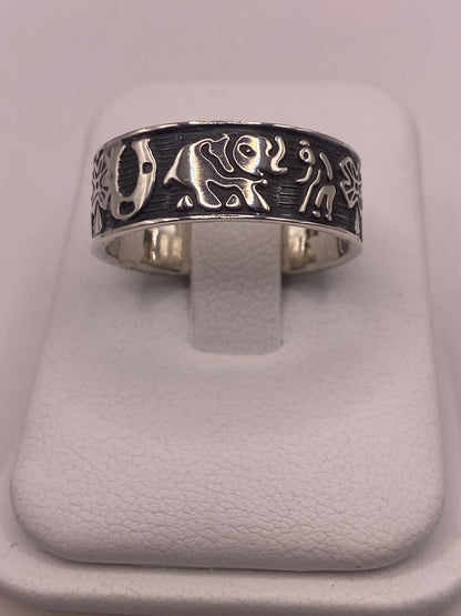 Anillo de Plata 925 con Símbolos de la Suerte, vista frontal