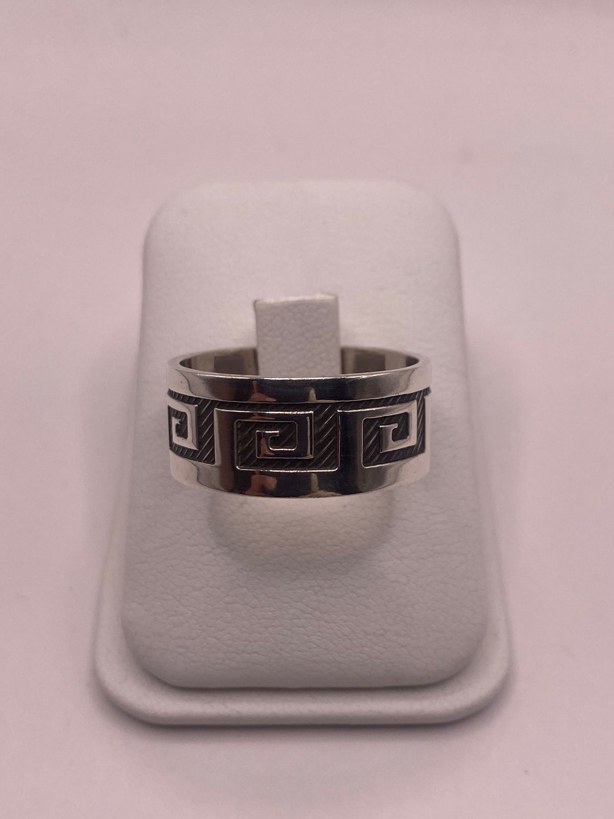 Anillo de Plata 925 con Greca Geométrica, vista frontal